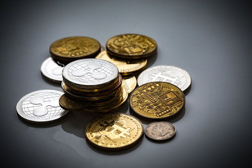 リップル（XRP）と仮想通貨コインの山