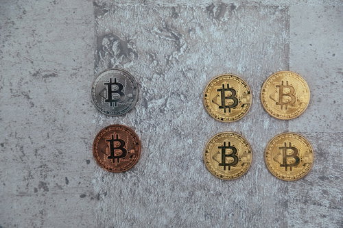 ビットコインと派生コインのコイン、暗号資産の象徴