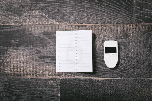 ビットコイン管理用ハードウェアウォレット（TREZOR）