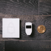 ビットコインとハードウェアウォレットで安全に暗号資産を管理するの写真