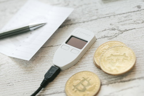 ビットコインを安全に管理するトレザーとハードウェアウォレット