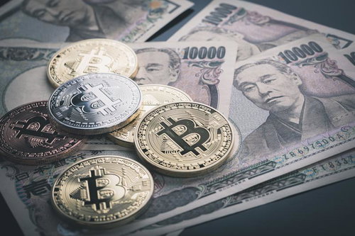 日本円の紙幣とビットコインの仮想通貨コイン