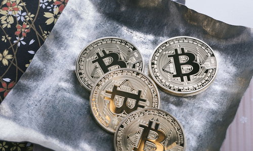 近い将来、支払いはビットコインが主流になる--金属メダルで表現した仮想通貨