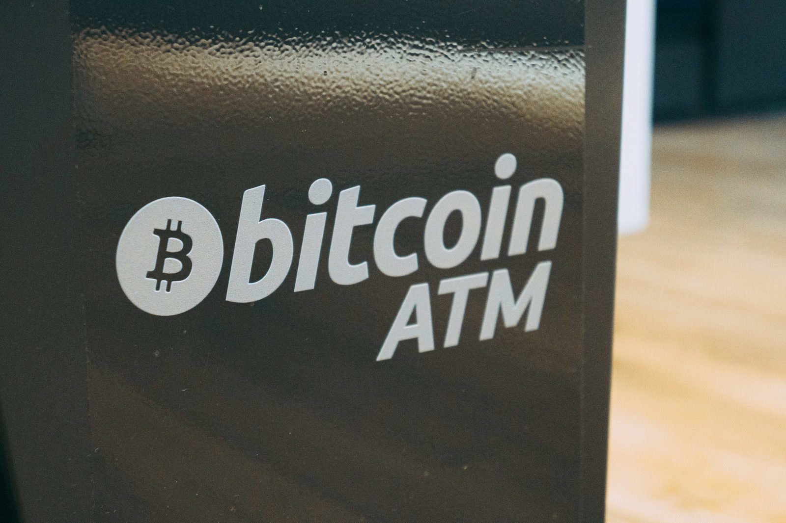 ビットコインATMのロゴのクローズアップ