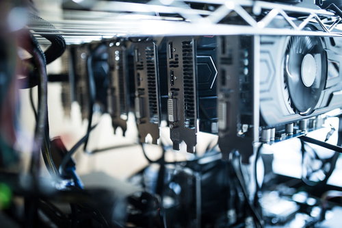 複数のグラフィックボードを使ったGPUマイニングファーム