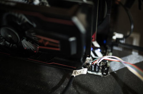 マザーボードに接続するHDDLEDとRESETスイッチ