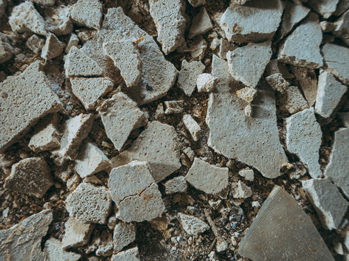 散らばる瓦礫と破片のテクスチャー