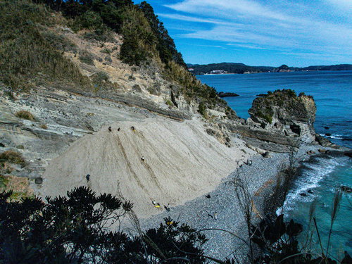 龍宮窟の海岸に形成されたサンドスキー場の自然地形