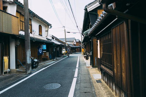 湯浅町の古い町並みが続く路地