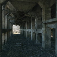 コンクリート造りの廃工場ホッパー跡内部の写真