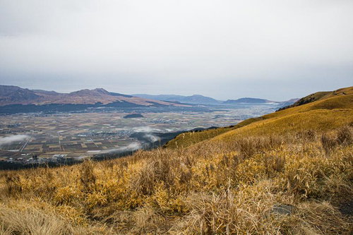 大観峰から望む曇天の眺望