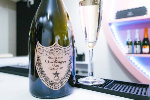 コンカフェで注文したドンペリロゼ1995年ヴィンテージ