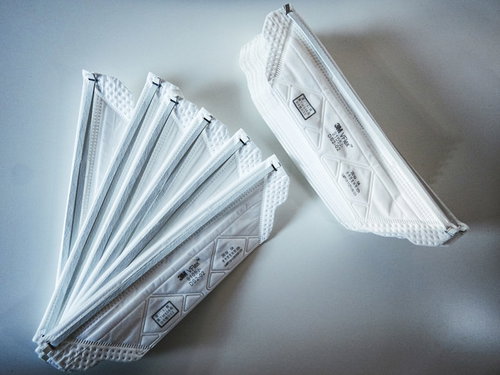 やっと入手できた白い防塵マスク。感染対策・衛生管理に必須