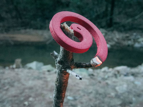 ピンク色の渦巻き状、残り僅かに残った蚊取り線香