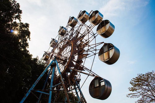記憶の中で今も回り続けている止まったはずの観覧車〜台湾・石頭公園