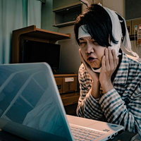 親知らずを抜いて入院中でも仕事をする社畜の鏡の写真