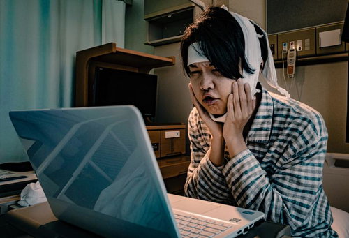 親知らずを抜いて入院中でも仕事をする社畜の鏡