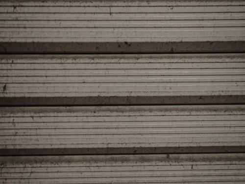 汚れた金属製シャッターのテクスチャ