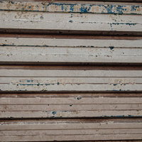 汚れと錆びが目立つ劣化したシャッターのテクスチャの写真