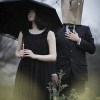 お嬢様をお守りする異形の紳士と菜の花畑で交わす想いの写真