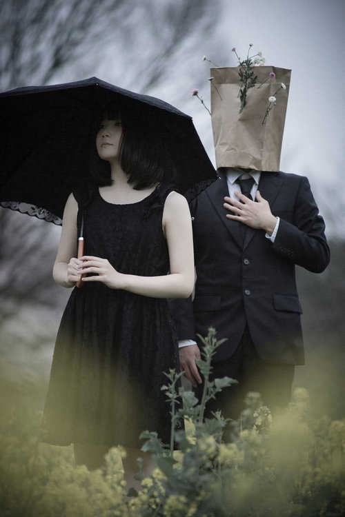 お嬢様をお守りする異形の紳士と菜の花畑で交わす想い