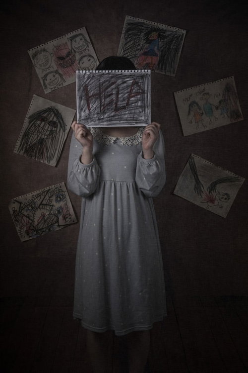 緘黙する少女、助けて欲しいと心の叫び～トランプカードと白いワンピース