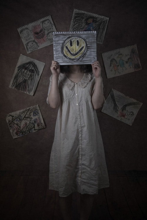 ワタシはいつもニコニコいい子ちゃん〜白いワンピースとタロットカード