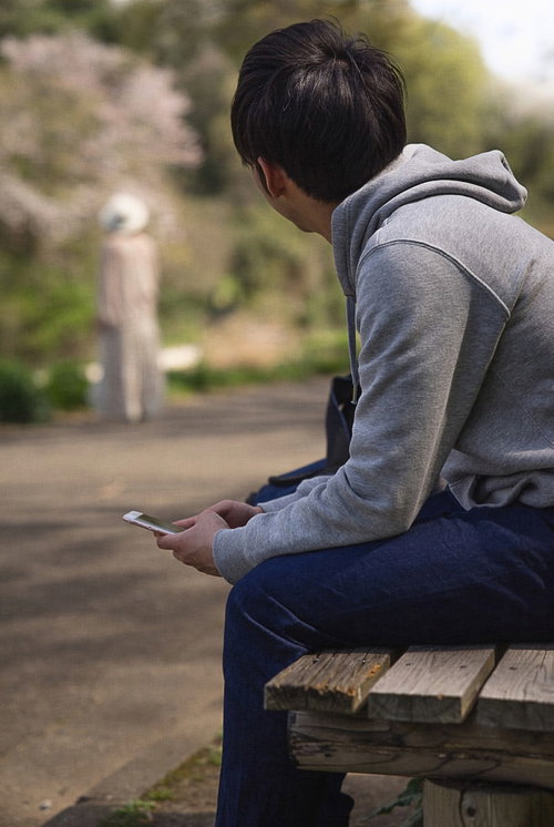 田舎に帰省した時に初恋だった幼馴染の男性を見かける