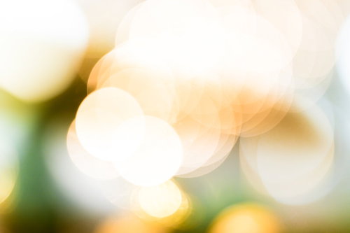 街明かりのボケ味と丸ボケの光、ネオンとイルミネーション