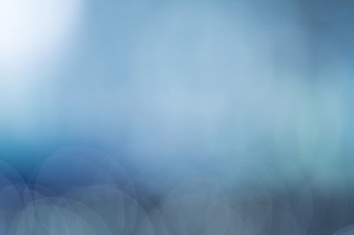 深青のライトアップが映る丸ボケの光