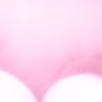 桃色の光に包まれるイルミネーション背景の写真