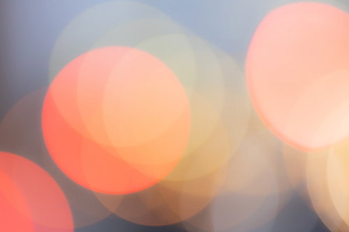 赤からオレンジのグラデーションで光る丸ボケ