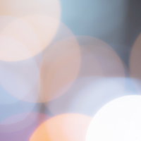 光が溢れる暖色系の丸ボケテクスチャー背景の写真