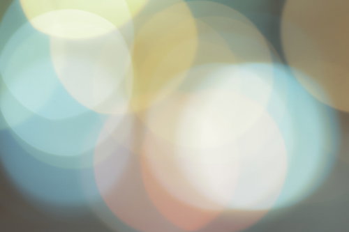 ノスタルジックな丸ボケの光 淡い色合いのイルミネーション背景