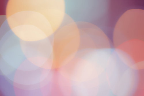 淡くくすんだ丸ボケの光とネオンのテクスチャー