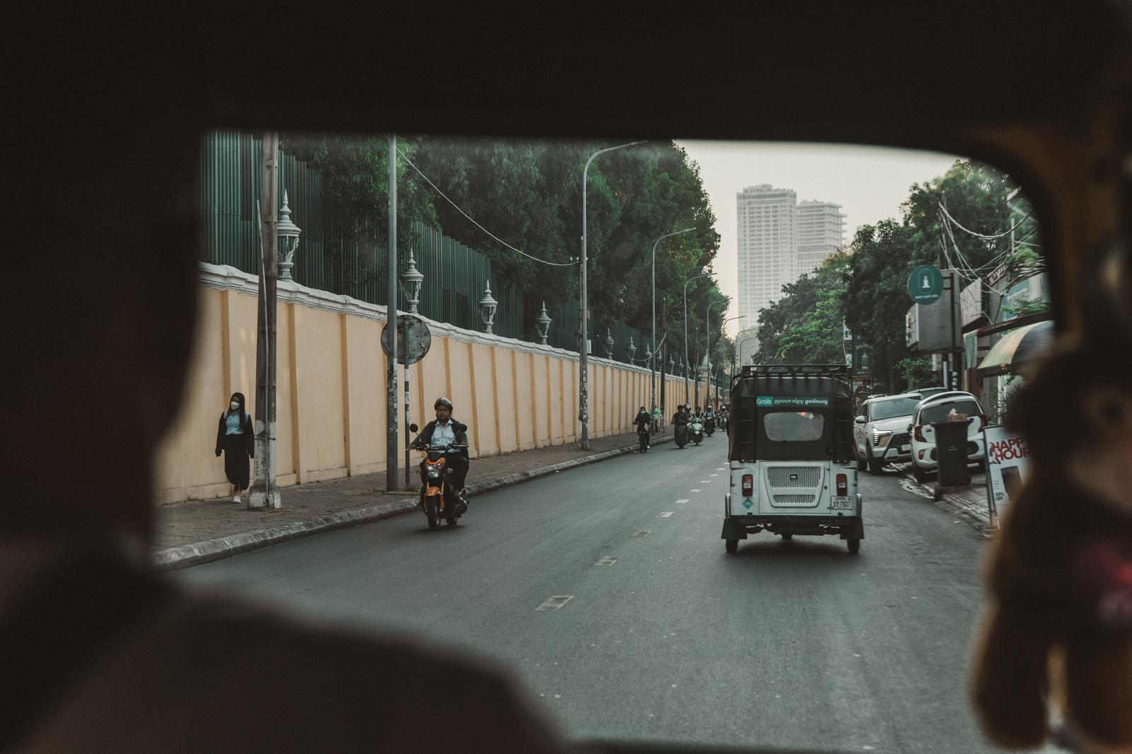 View of the streets of Phnom Penh from the inside of a Tuk-Tuk