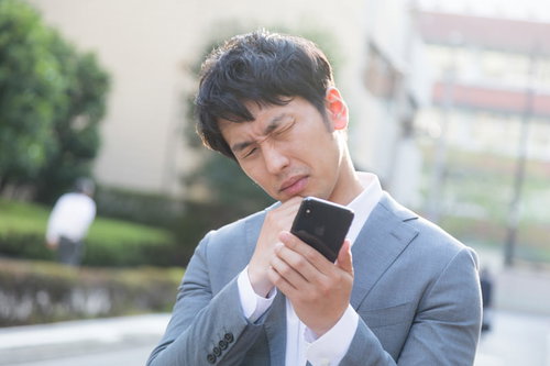 炎上ツイートを削除しようか悩むSNS担当者