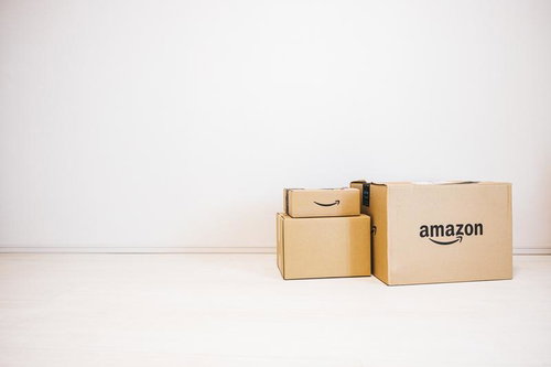 アマゾンのプライムセールで購入した商品のダンボール箱