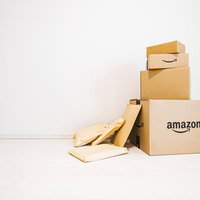 プライムデーで買い物しまくったダンボール箱の山積みの写真