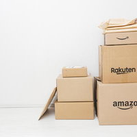 ネットで注文して届いたAmazonとRakutenのダンボール類の写真