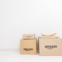 楽天とアマゾンのダンボール箱の配送梱包の比較の写真