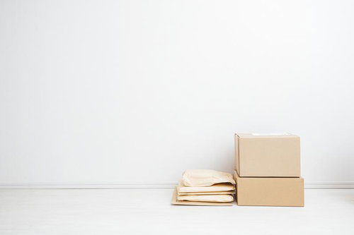 小型なダンボールと書籍っぽい商品