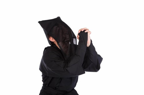 お願いします！どうか素顔だけは晒さないでください！懺悔する黒子