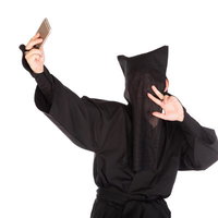 黒い衣装で自撮りを決めるオレチョーカッコイイ（ｶｼｬｶｼｬｯの写真