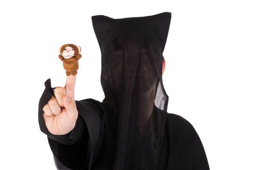 申年用の指人形素材、黒子の衣装で縁の下の力持ちを表現