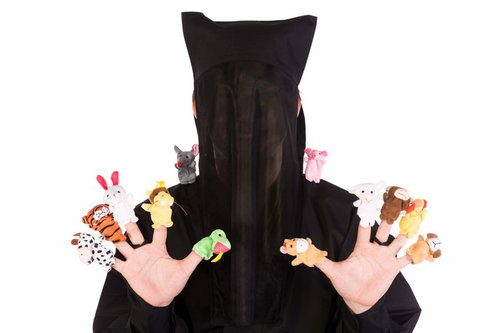 怪しい十二支を揃えて満面の笑みを浮かべる黒子