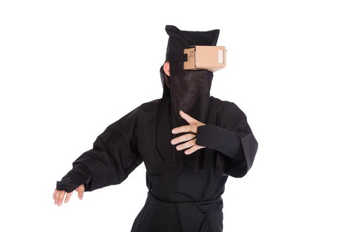 VRのリアル感に動揺を隠せない黒子