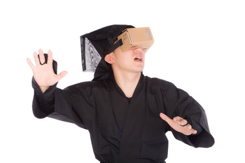 す、すごい！このあたりにたわわなおｐ VR黒子姿で驚く男性