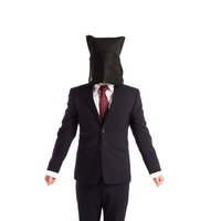 初めてですよ...ここまで私をコケにしたおバカさん達は...黒いスーツで本気の写真