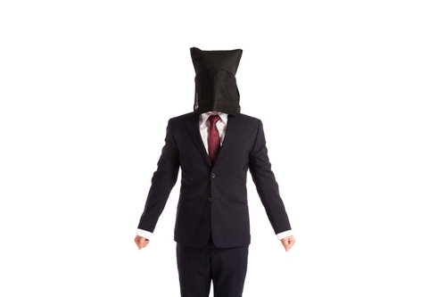 初めてですよ...ここまで私をコケにしたおバカさん達は...黒いスーツで本気